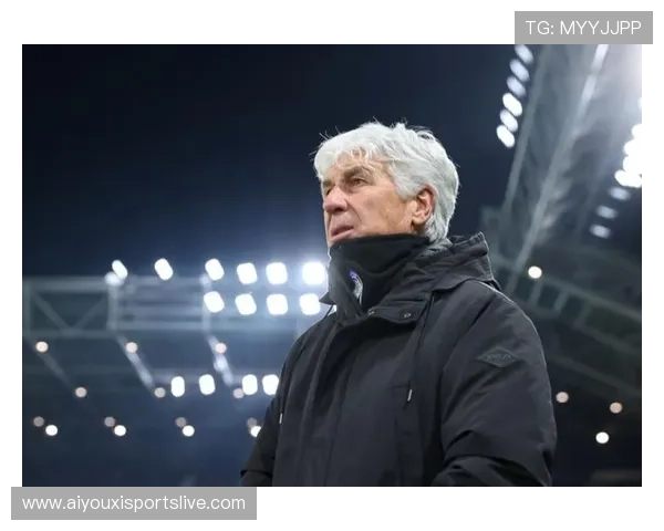 加斯佩里尼战术板演示，罗马训练课细节专注